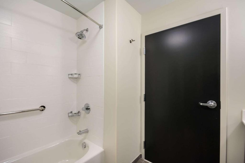 Queen Room with Two Queen Beds – Non-Smoking