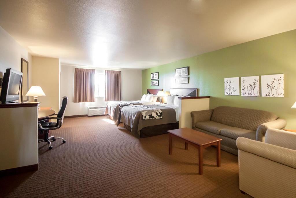 Queen Suite with Two Queen Beds