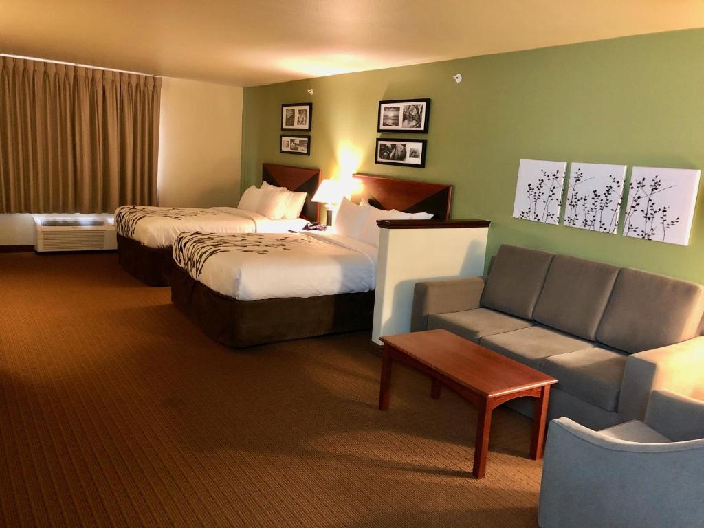 Queen Suite with Two Queen Beds