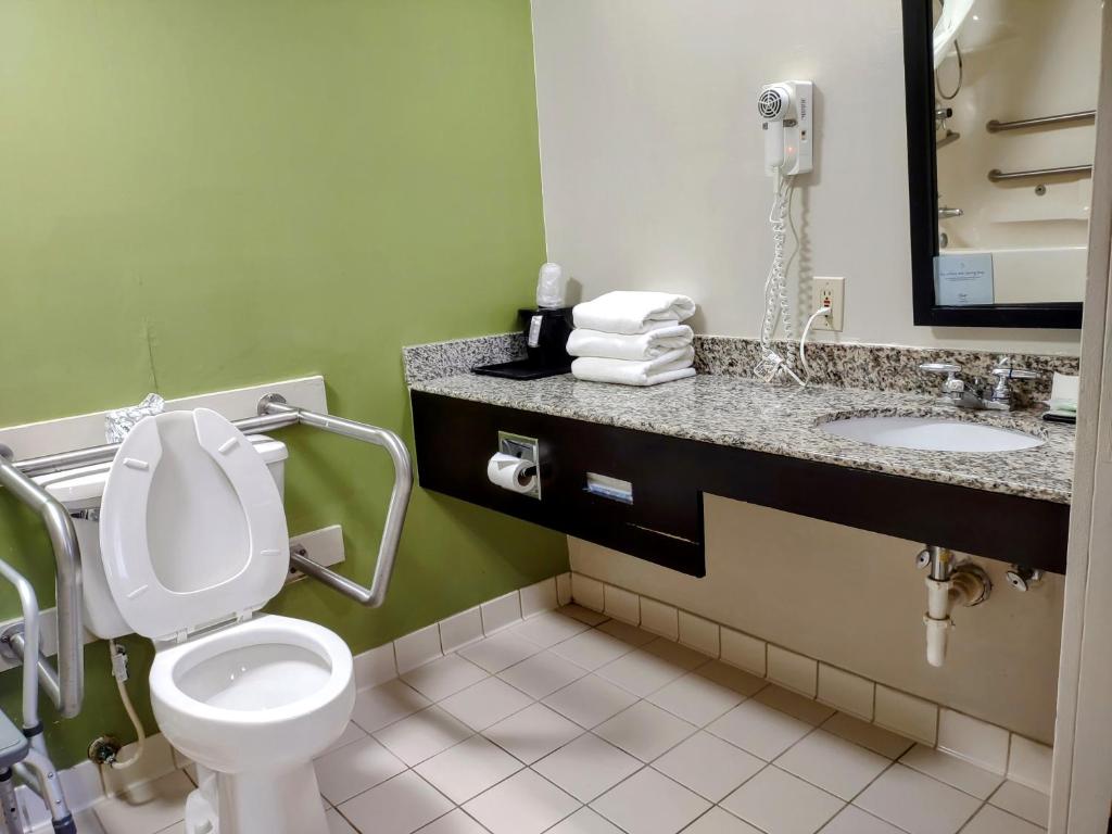 Queen Room – AccessibleNon-Smoking