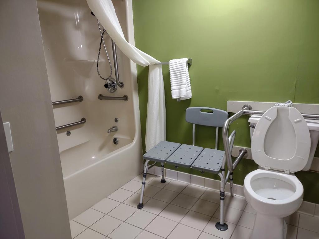 Queen Room – AccessibleNon-Smoking