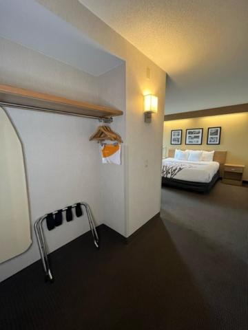 King Room – AccessibleNon-Smoking