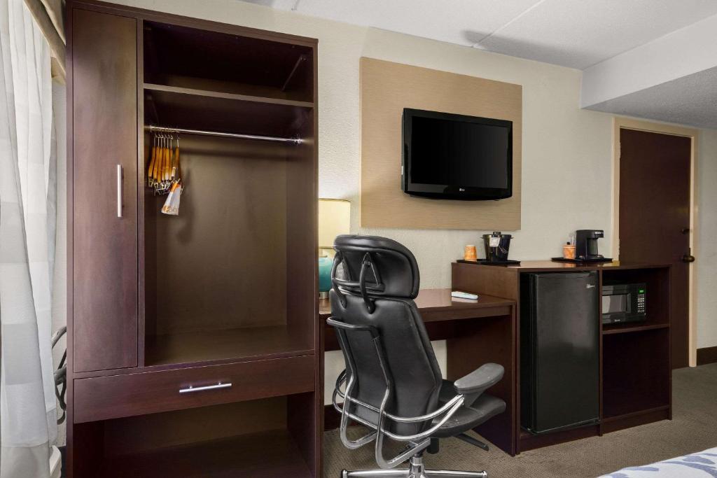 Queen Room – AccessibleNonsmoking