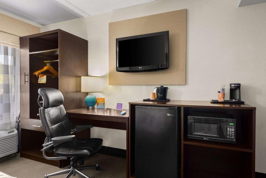 Queen Room – AccessibleNonsmoking