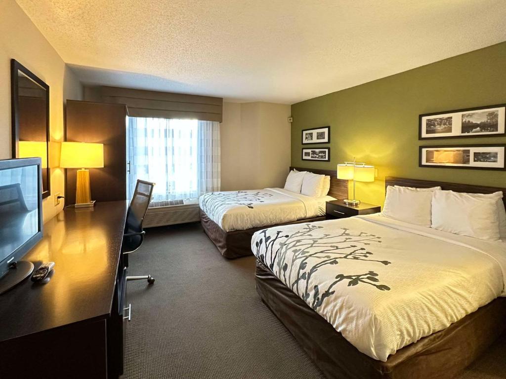 Queen Room with Two Queen Beds – Non Smoking