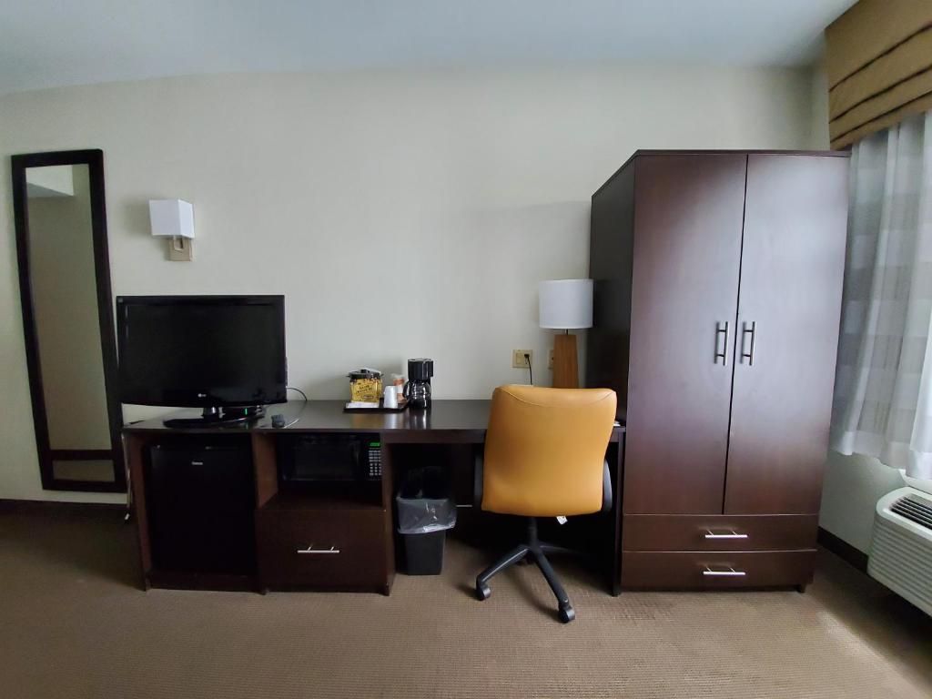 Standard Queen Room with Two Queen Beds – Non-Smoking
