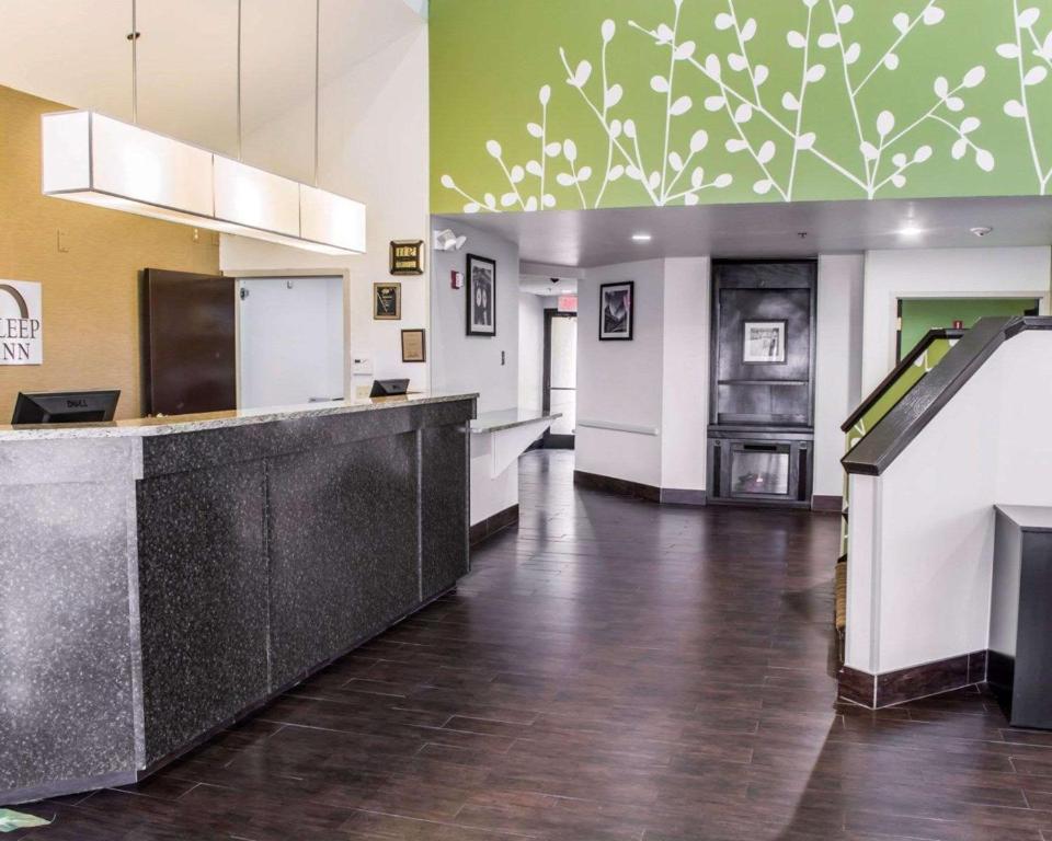 Queen Room – AccessibleNonsmoking