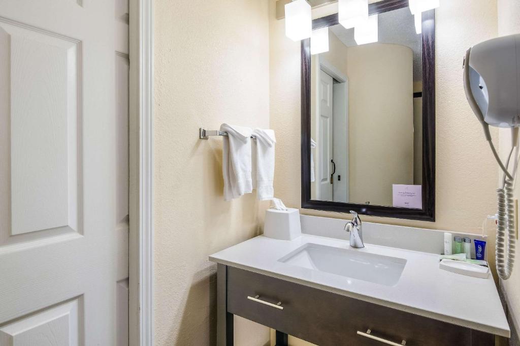 Double Room with Two Double Beds – Non-Smoking