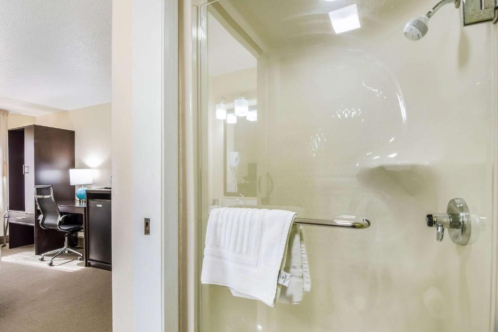 Double Room with Two Double Beds – Non-Smoking