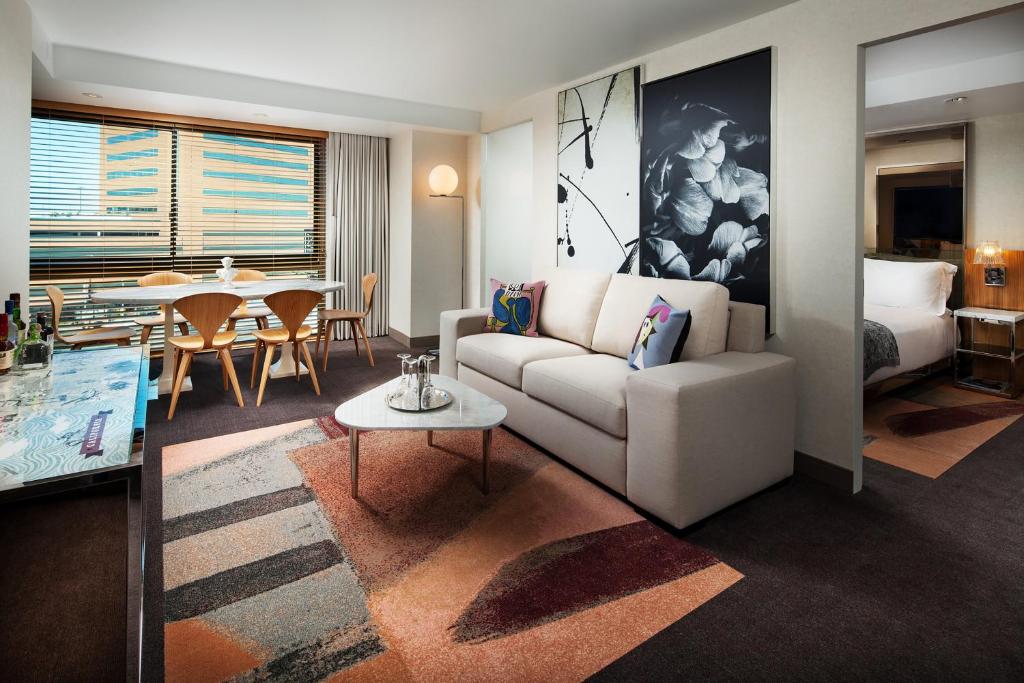 One-Bedroom Queen Suite