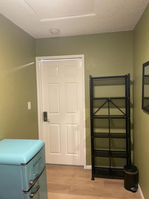 Single Room with Shared Bathroom