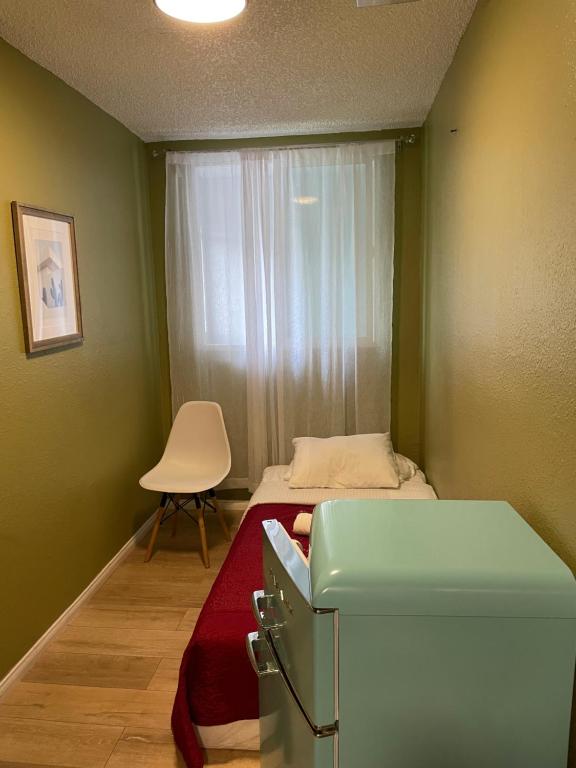 Single Room with Shared Bathroom