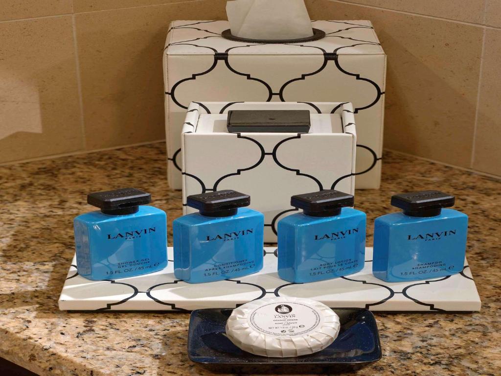 Luxury Double Room with Two Double Beds and Roll-In Shower – Mobility Accessible