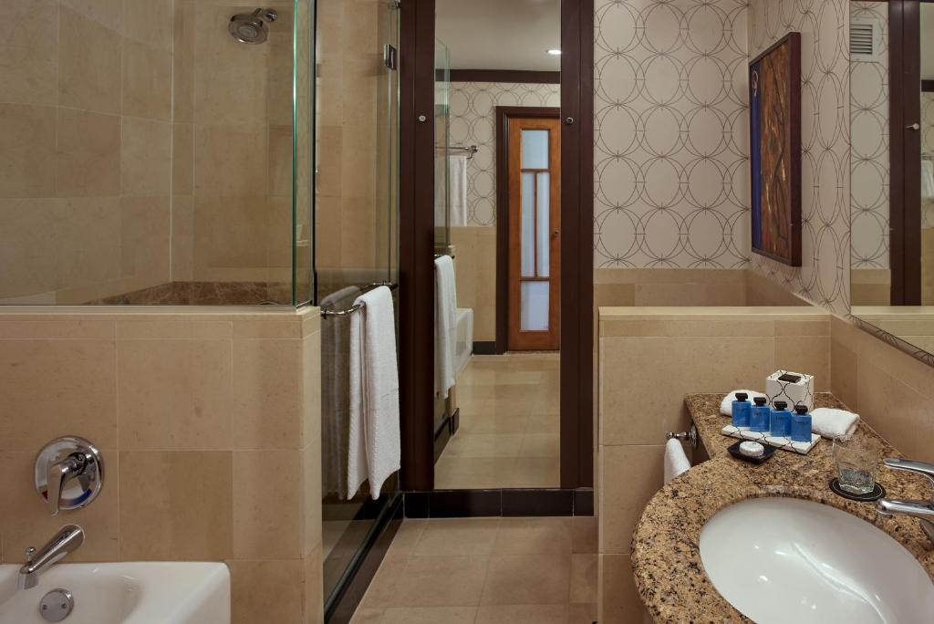 Magnifique Corner King Room