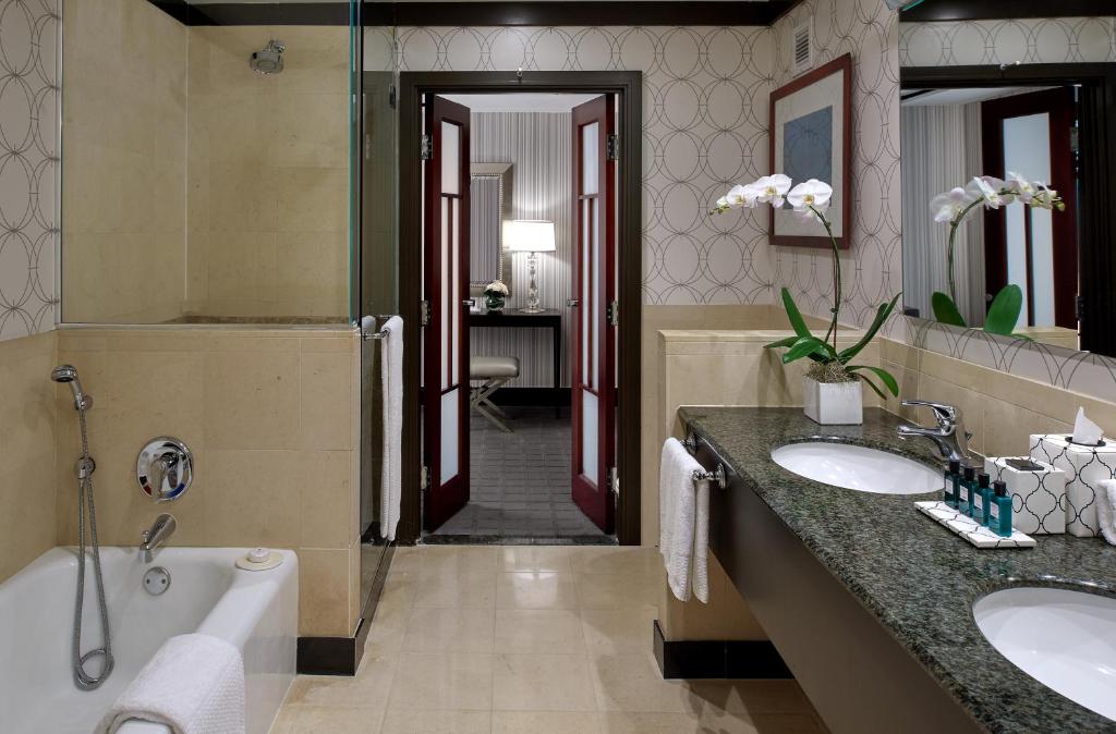 Prestige King Suite – Corner Room