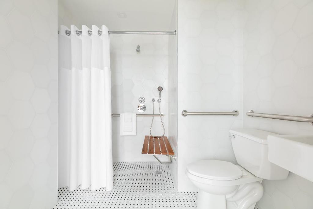 Queen Room – Disability Access