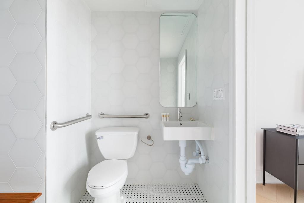 Queen Room – Disability Access