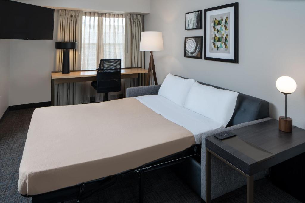 One-Bedroom Queen Suite – Hearing Accessible