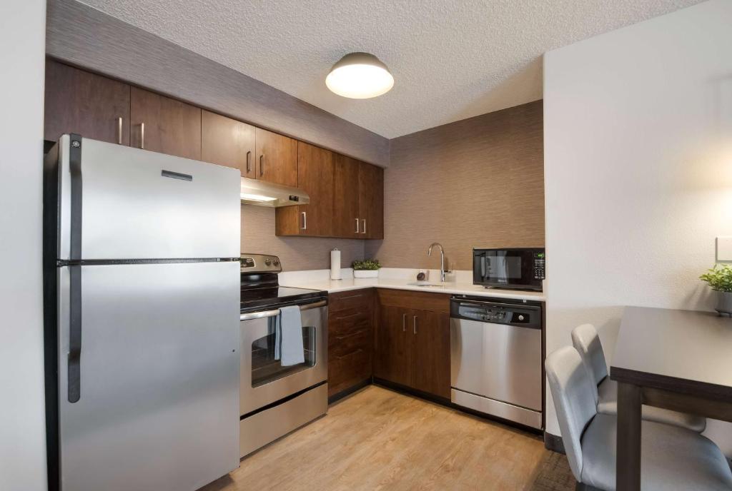 Two Bedroom Suite – King in Each – Hearing Accessible