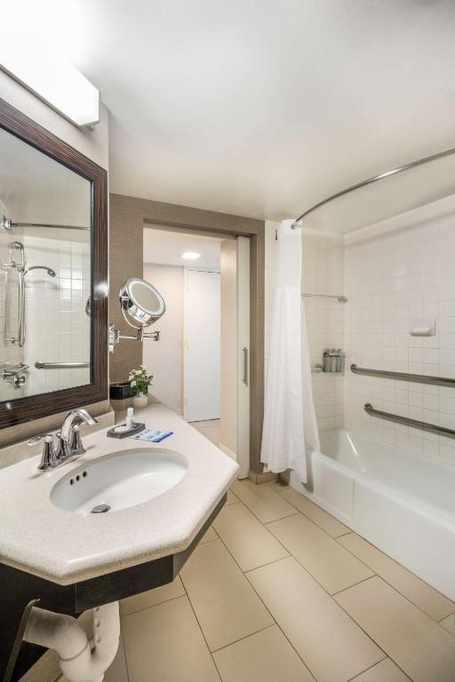 Preferred Town Doubles with Tub – Mobility Accessible