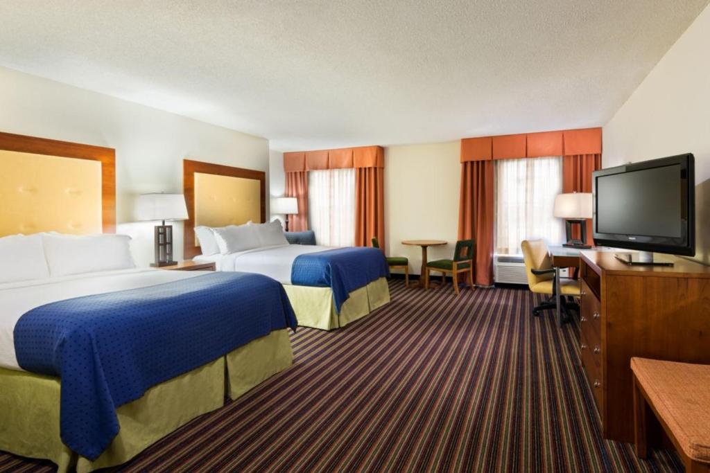 Large Queen Room with Two Queen Beds