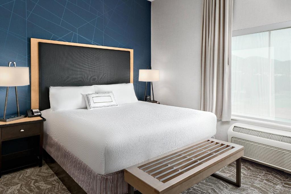 King Suite with Sofa Bed