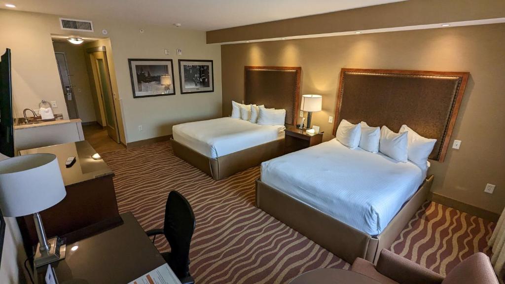 Deluxe Queen Room with Two Queen Beds and Roll-In Shower – Mobility AccessibleNon-Smoking