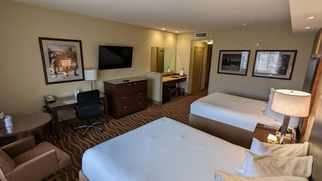 Deluxe Queen Room with Two Queen Beds and Roll-In Shower – Mobility AccessibleNon-Smoking