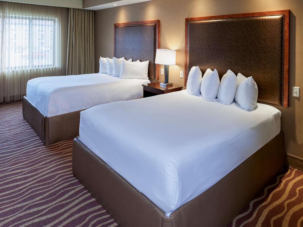 Deluxe Queen Room with Two Queen Beds – Non-Smoking