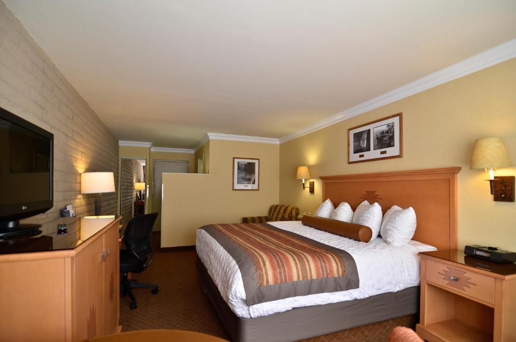 Junior King Suite – Non-Smoking