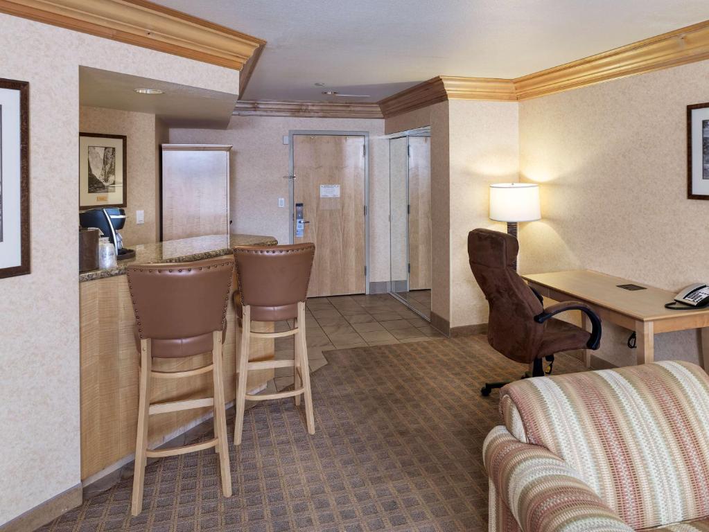 King Suite with Sofa Bed – Non-Smoking