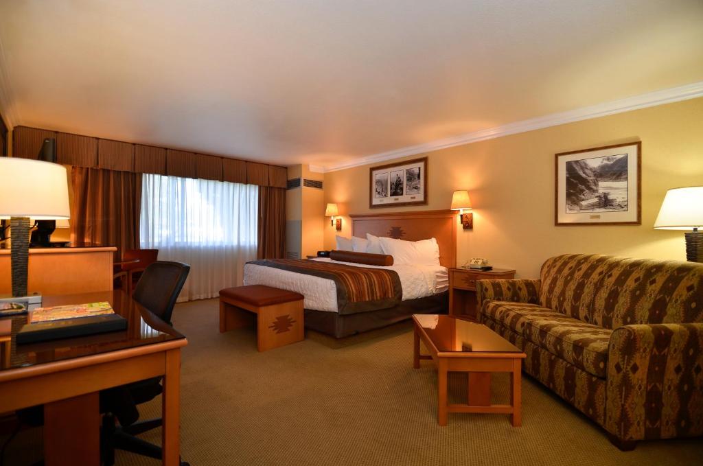 King Suite with Sofa Bed – Non-Smoking