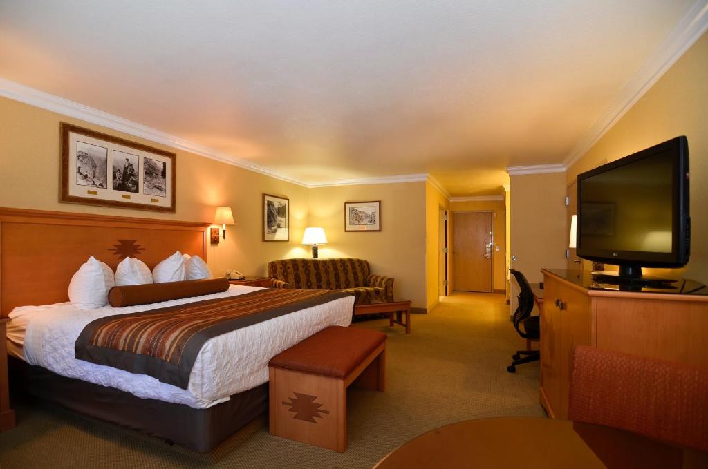 King Suite with Sofa Bed – Non-Smoking