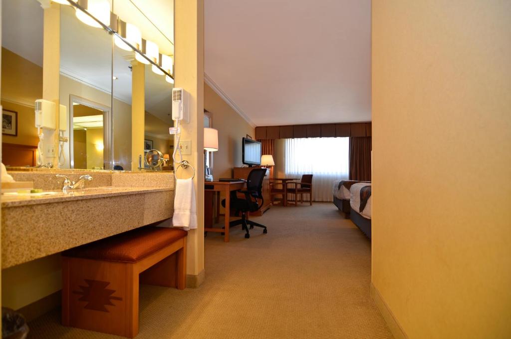 King Suite with Sofa Bed – Non-Smoking