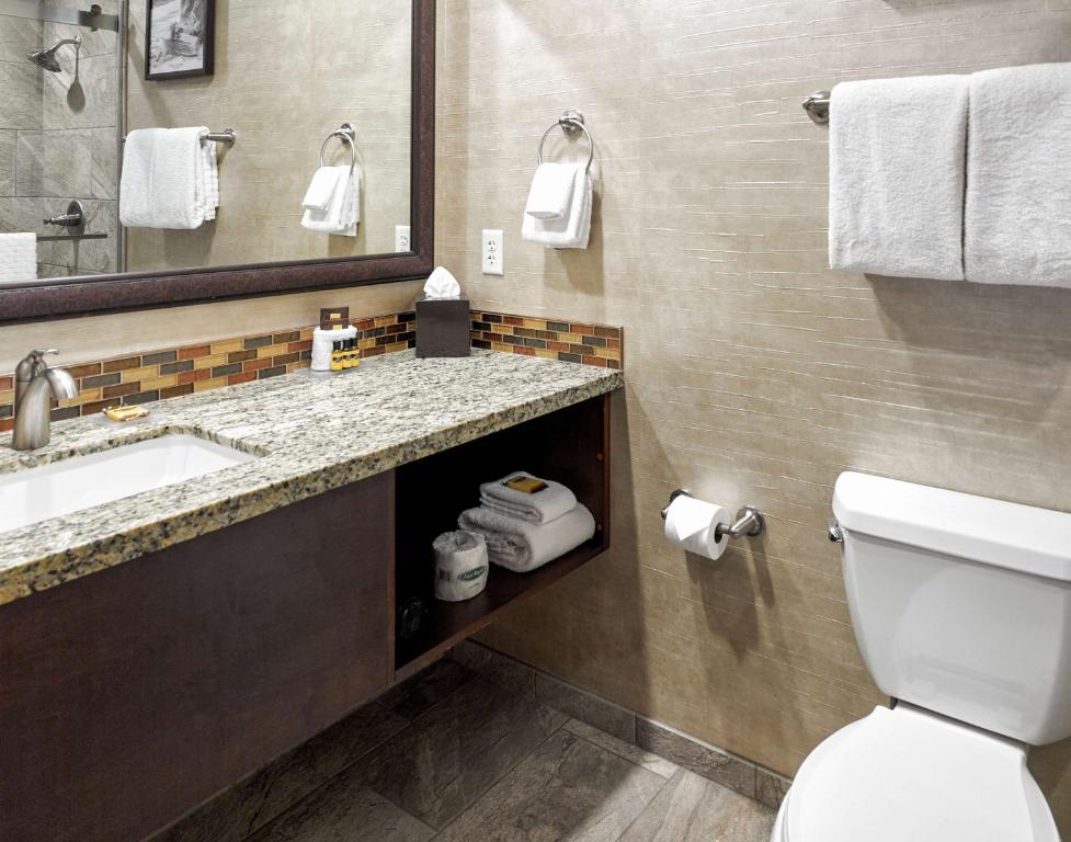 Small Queen Room – Non-Smoking