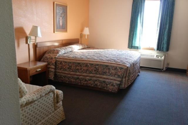 Queen Room with Two Queen Beds – Non-Smoking