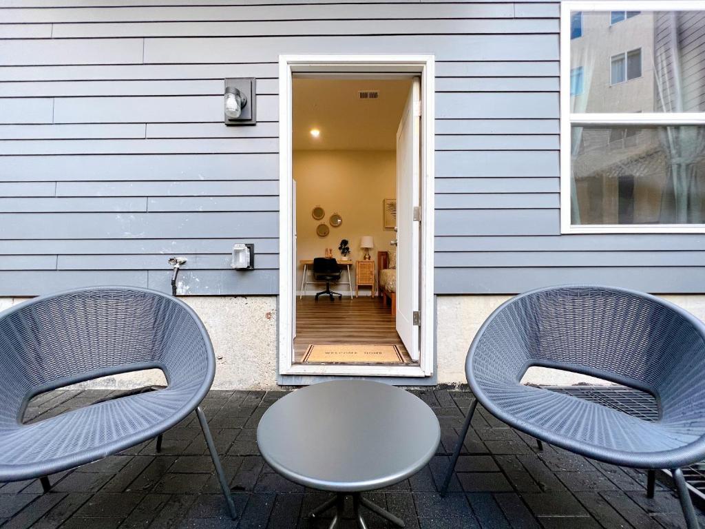 Apartment with Garden View