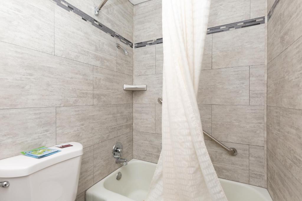 Queen Room with Two Queen Beds – Non-Smoking