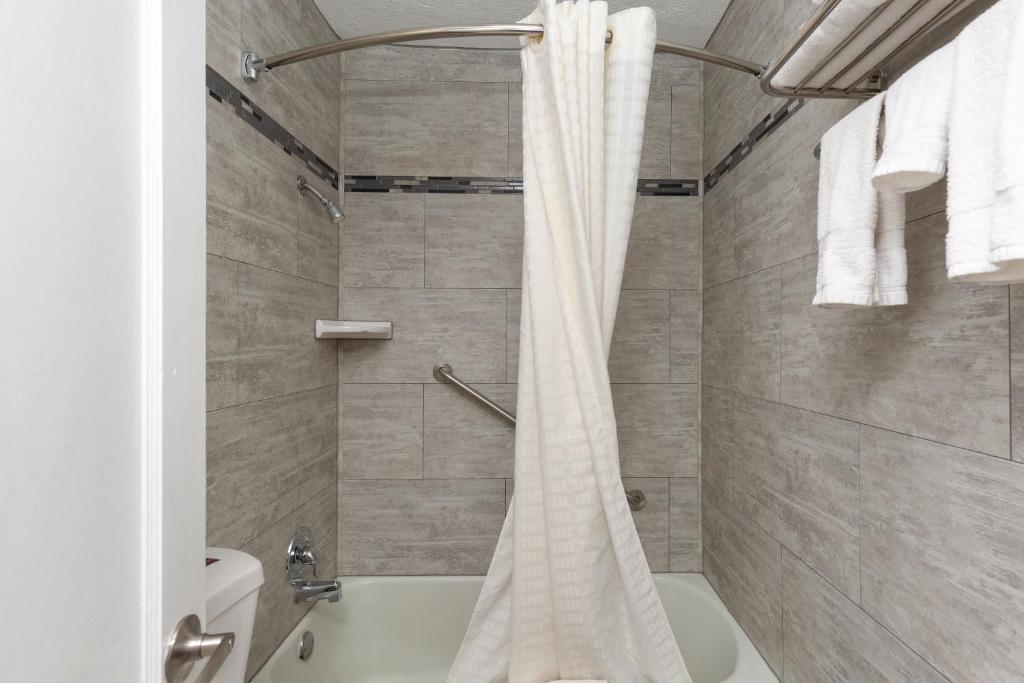 Queen Room with Two Queen Beds – Non-Smoking