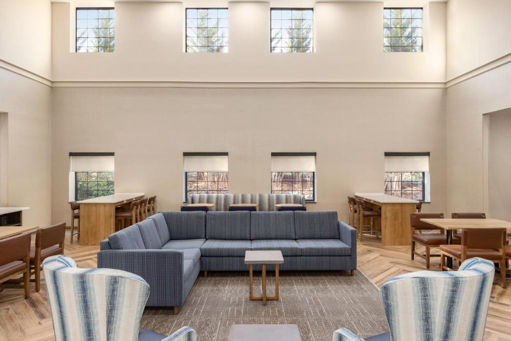 One-Bedroom Suite with Sofa Bed