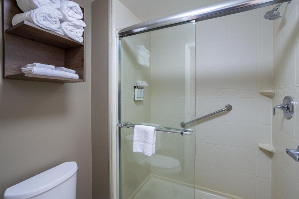 One-Bedroom King Suite – Non-Smoking