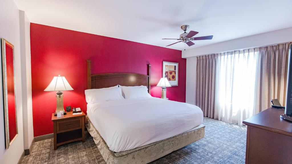 Two Bedroom Suite with Accessible Roll in Shower – Non Smoking