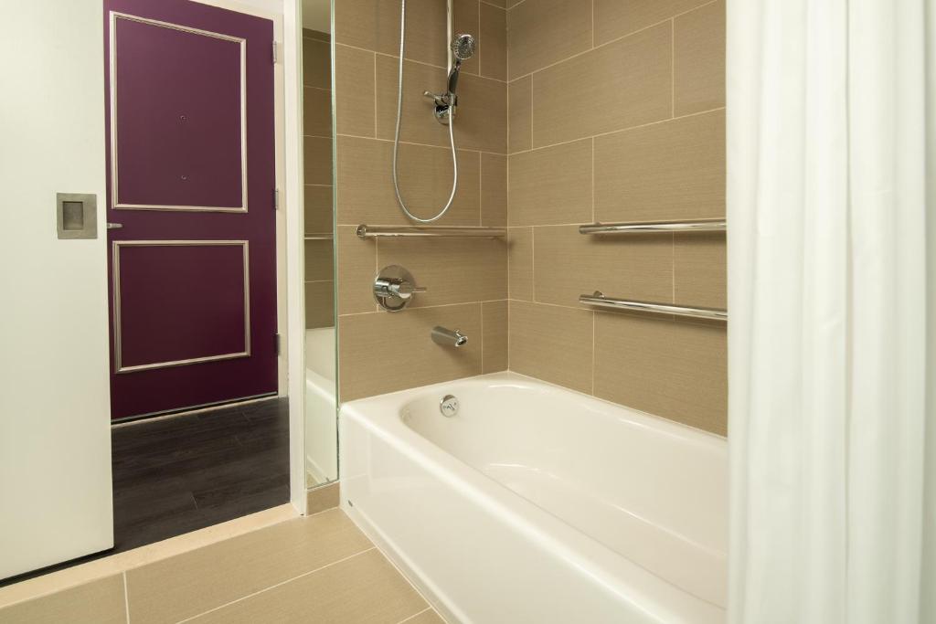 Glamour King Mobility Accessible w Tub and Communication Features