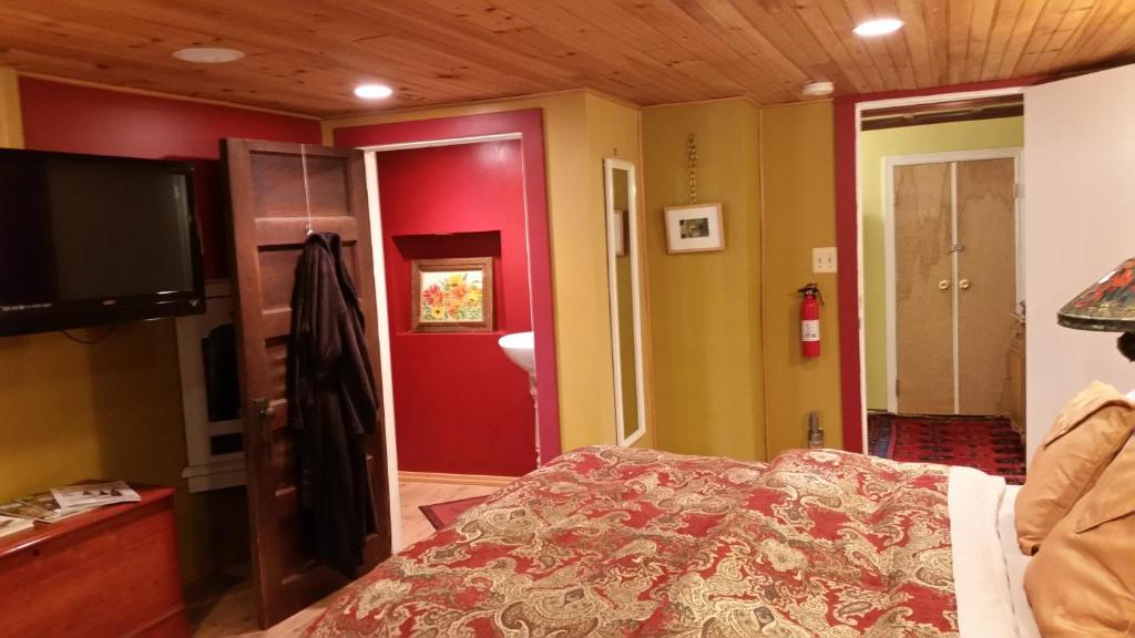 Deluxe Double Room with Shower