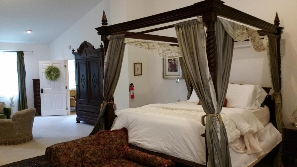 King Suite with Balcony