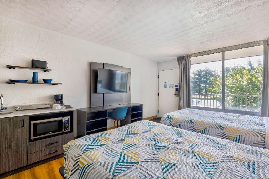 Deluxe Quadruple Room – Non-Smoking