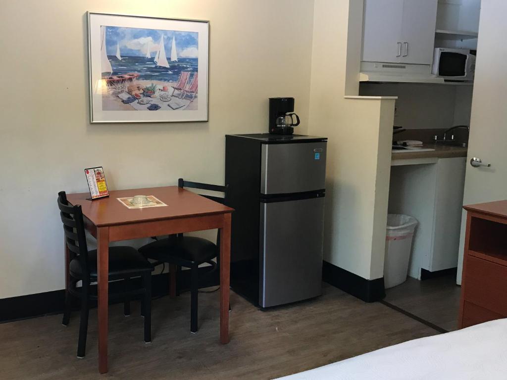 Queen Room – Disability Access – Non-Smoking