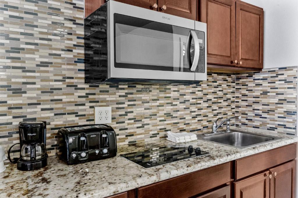 Deluxe Queen Room with Two Queen Beds – Non-Smoking