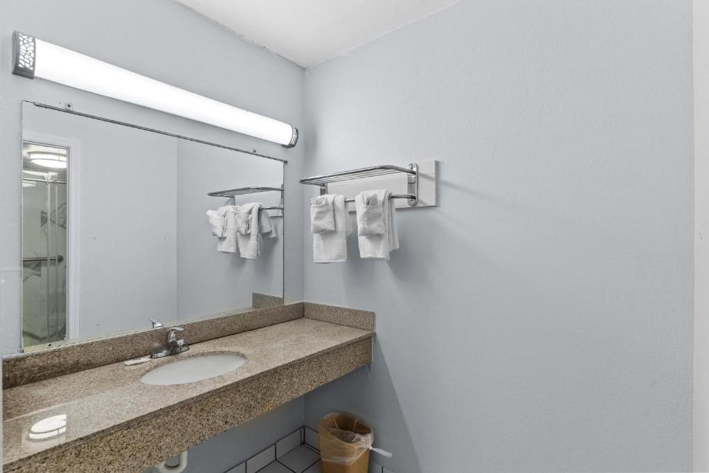 Superior Queen Room – Non-Smoking