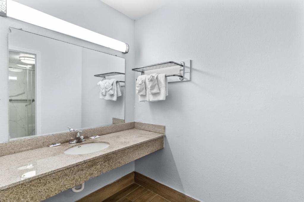 Superior Queen Room – Non-Smoking